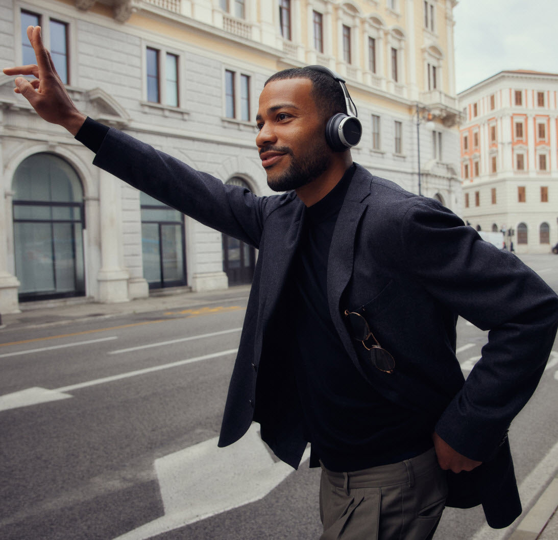 AVENTHO 100 Noise Cancellation Headphones. Black