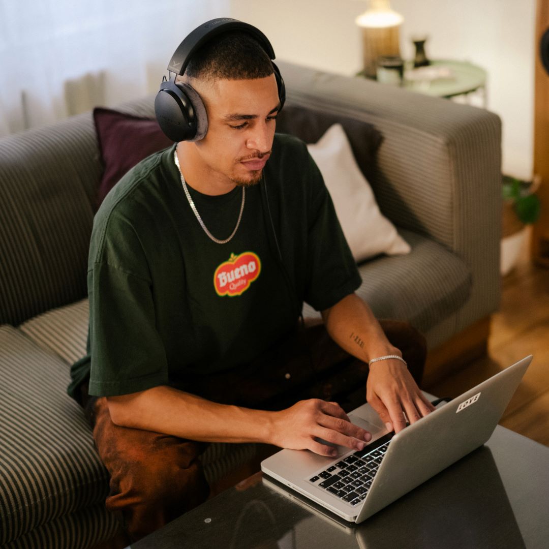 DT 700 PRO X USB-C Pack: Includes additional USB-C cable with integrated ESS DAC, In-line Remote & Mic.