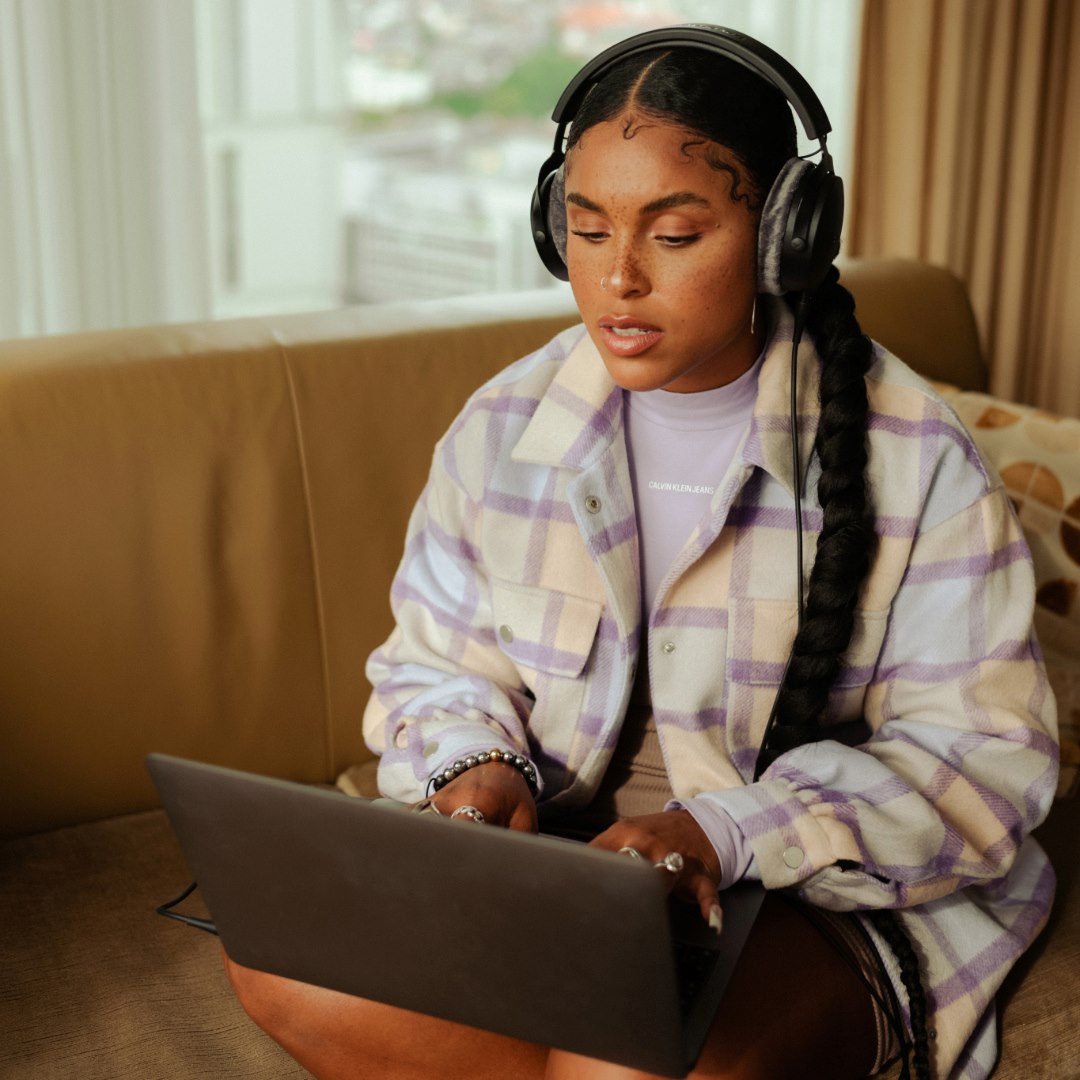 DT 700 PRO X USB-C Pack: Includes additional USB-C cable with integrated ESS DAC, In-line Remote & Mic.