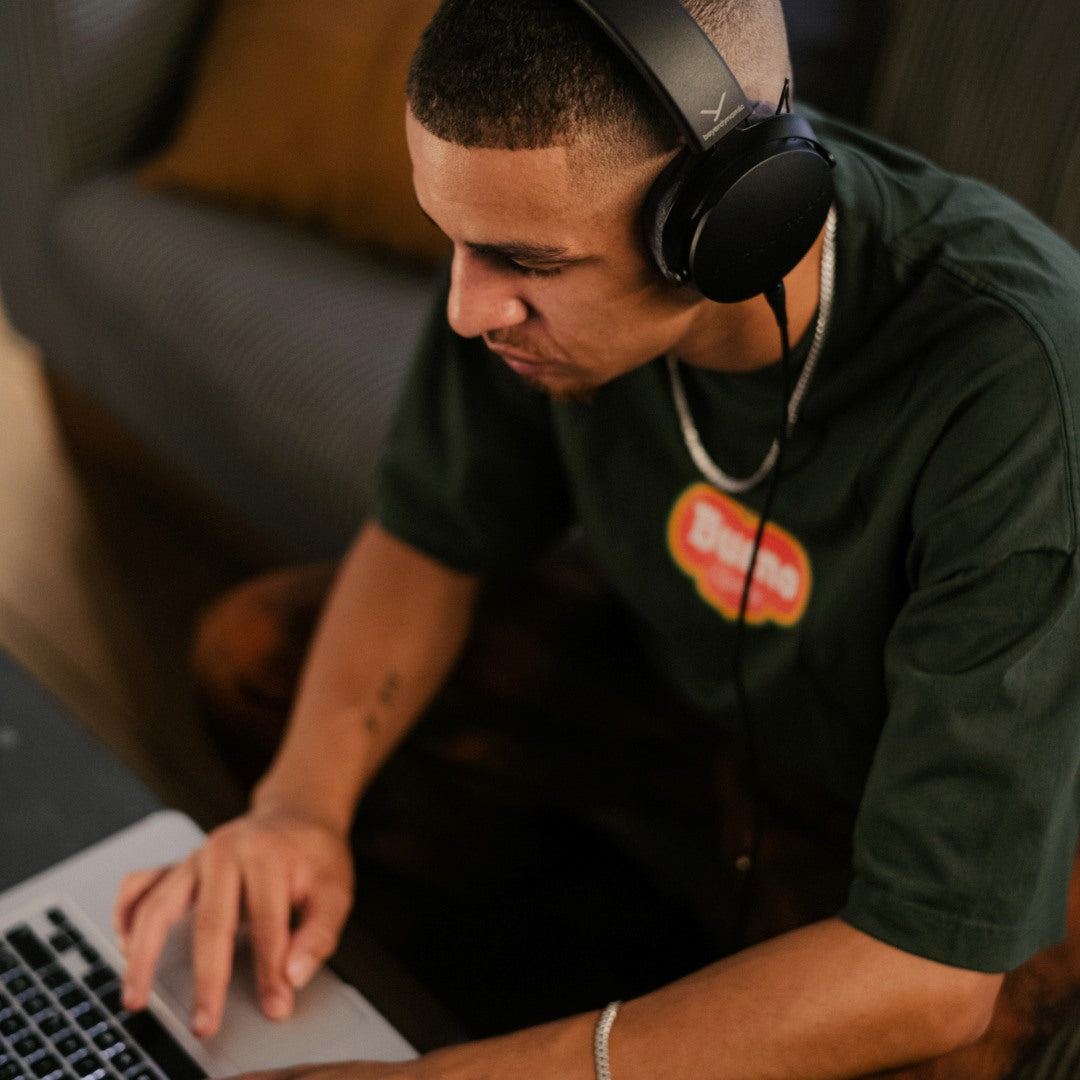 DT 700 PRO X USB-C Pack: Includes additional USB-C cable with integrated ESS DAC, In-line Remote & Mic.