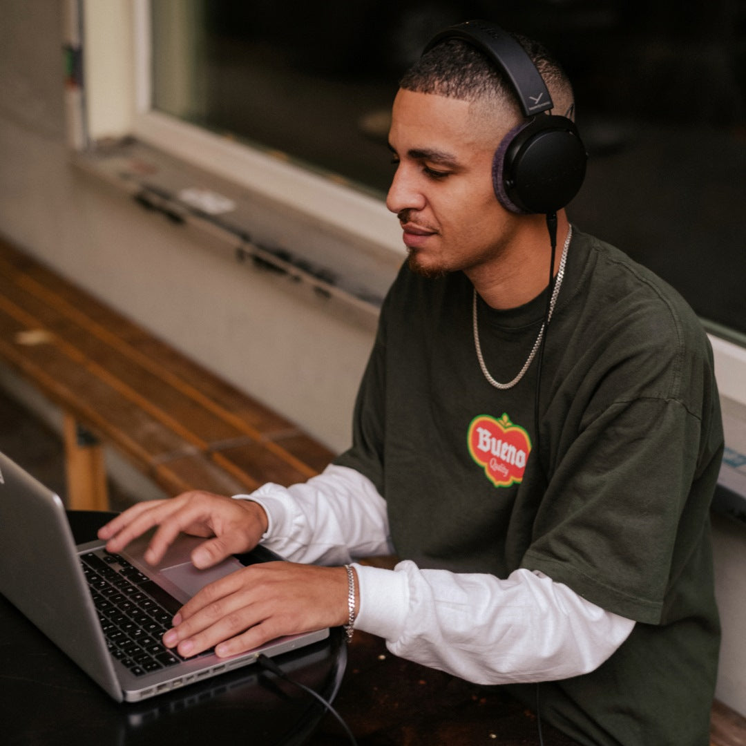 DT 700 PRO X USB-C Pack: Includes additional USB-C cable with integrated ESS DAC, In-line Remote & Mic.
