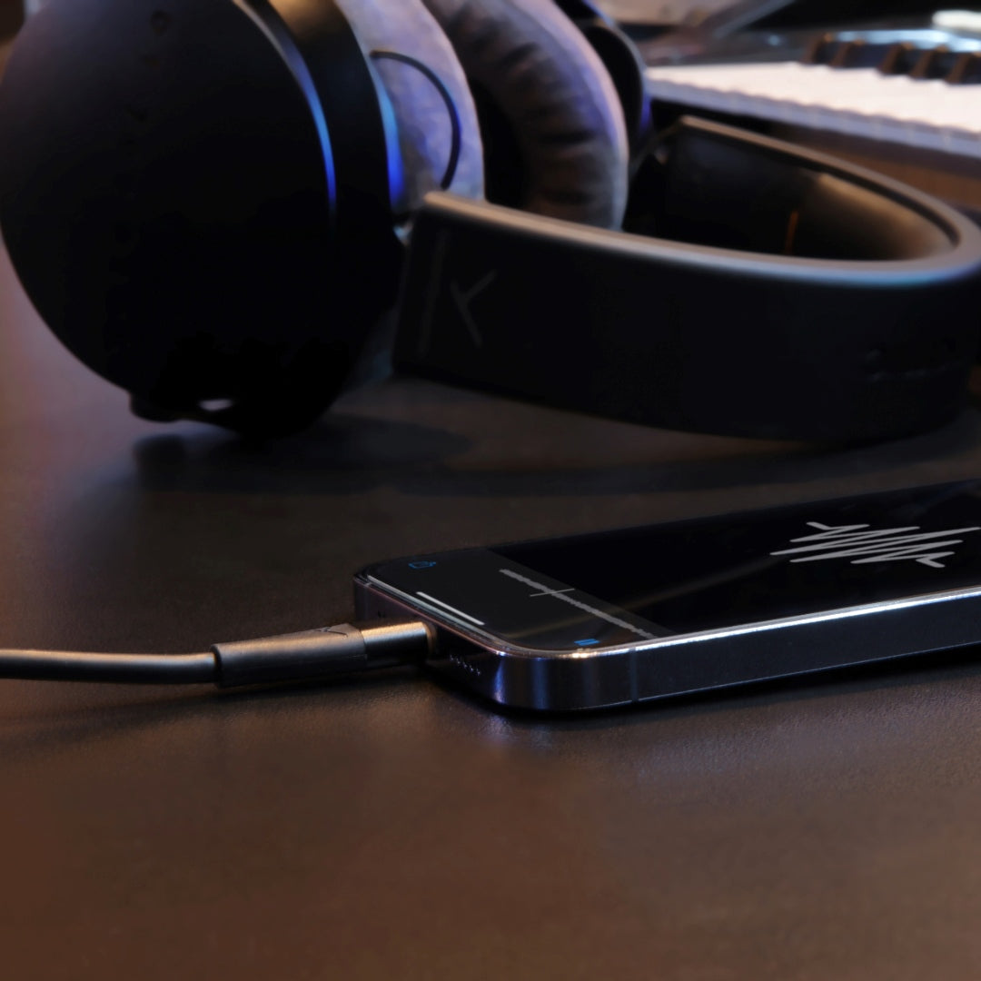 PRO X Lightning Cable with integrated Apple A2M DAC, in-line remote control & Mic.