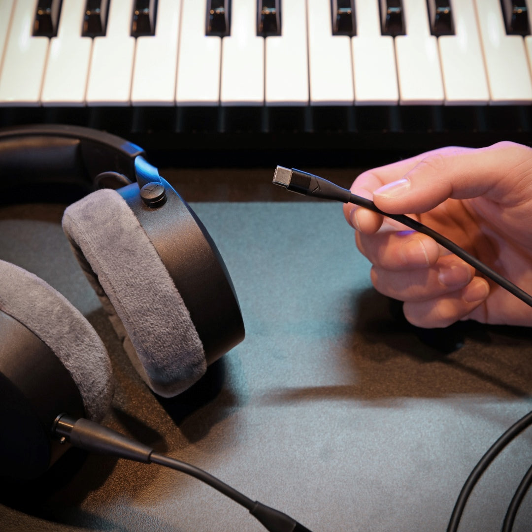 PRO X USB-C Cable with integrated ESS DAC, in-line remote control & Mic.