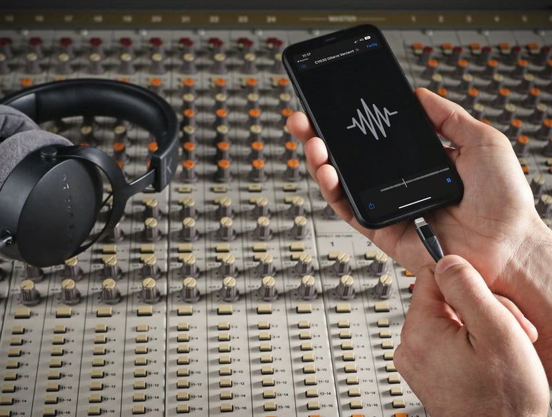 DT 700 PRO X Lightning Pack: Includes additional Lightning cable with integrated Apple A2M DAC, In-line Remote & Mic.